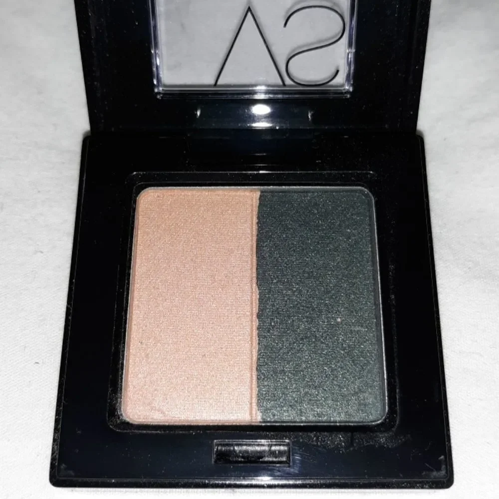 NEW Victoria's Secret VS Rendezvous Eyeshadow Duo‎